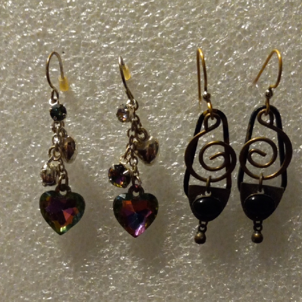Elegant Multicolor Heart and Black Swirl Earrings Set